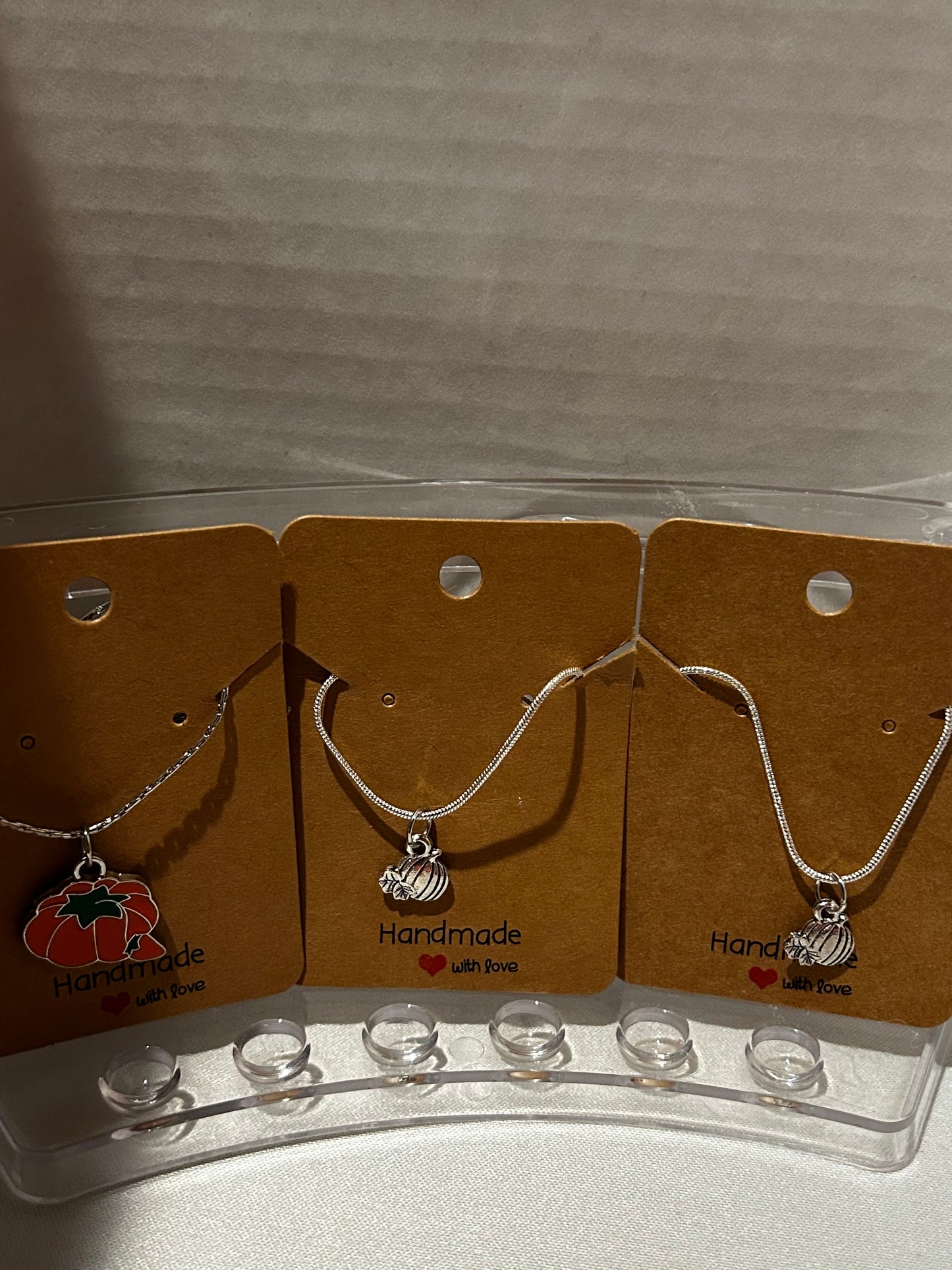 NECKLACE SMALL PUMPKIN